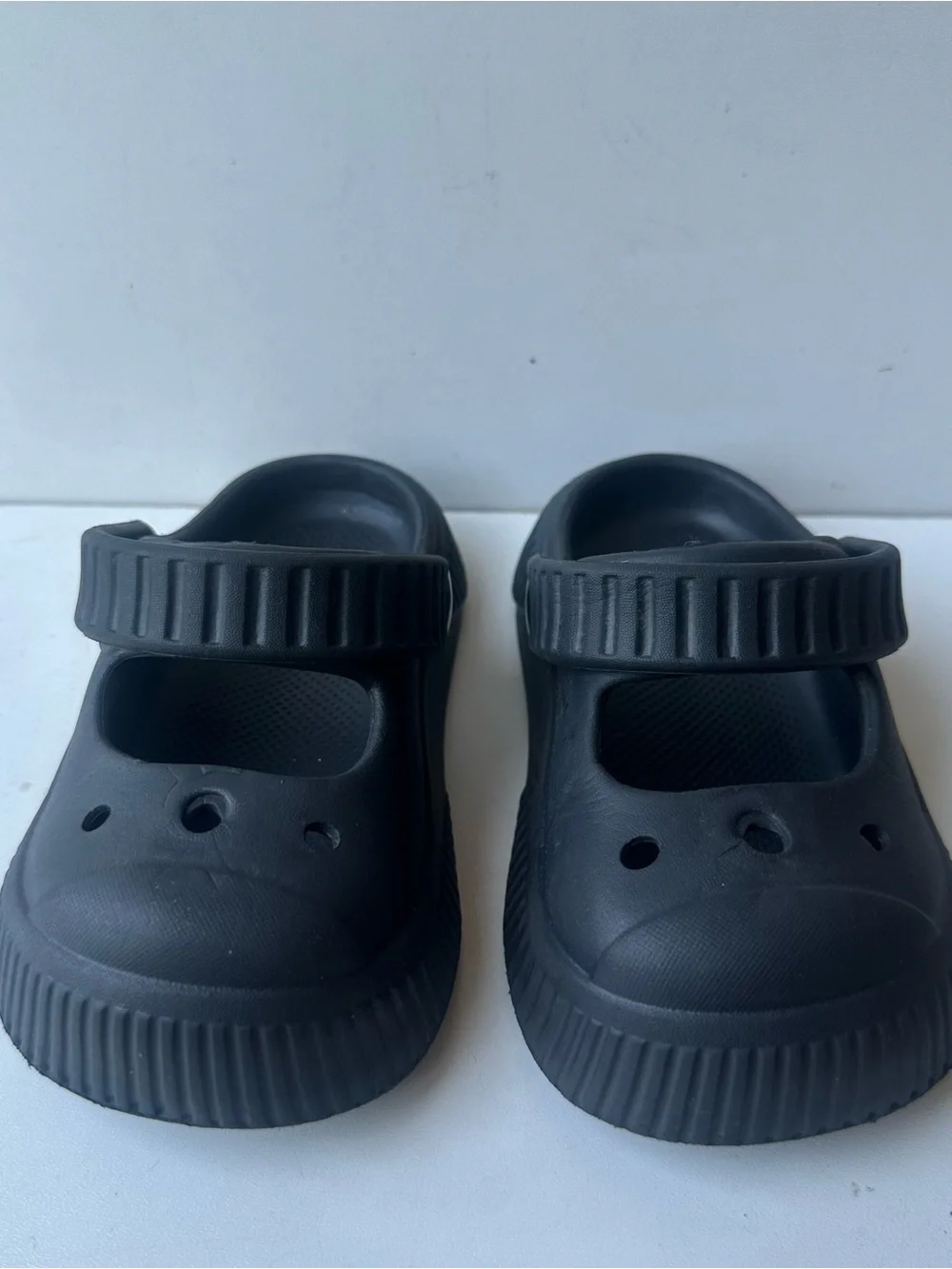 Toddler Black Foam Clogs Adjustable Strap Shoes US Size 9 Lightweight Unisex